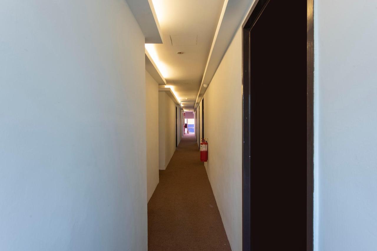 Oyo 90403 North City Hotel Johor Bahru Ngoại thất bức ảnh